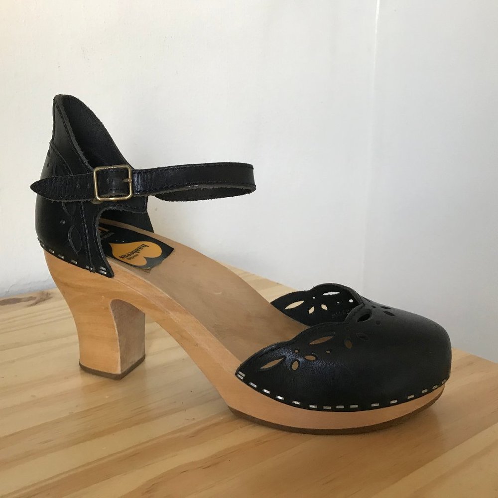Swedish Hasbeens Black Leather Singaolla Clogs 38